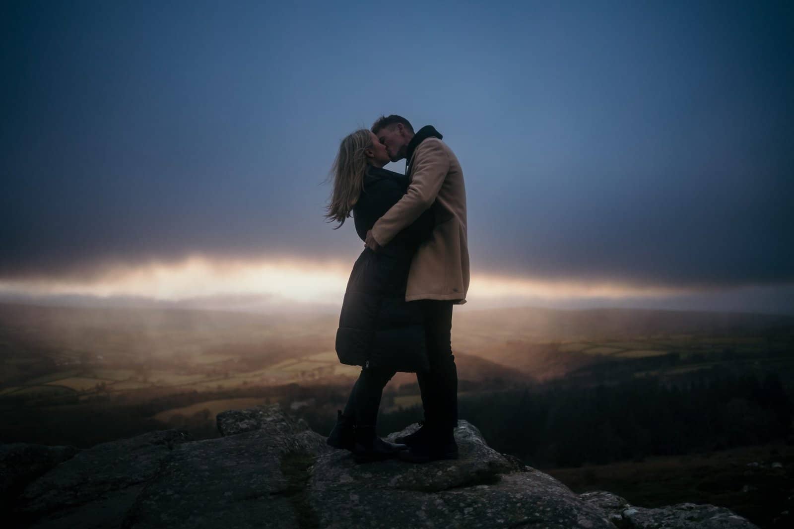 couple kissing on dartmoor